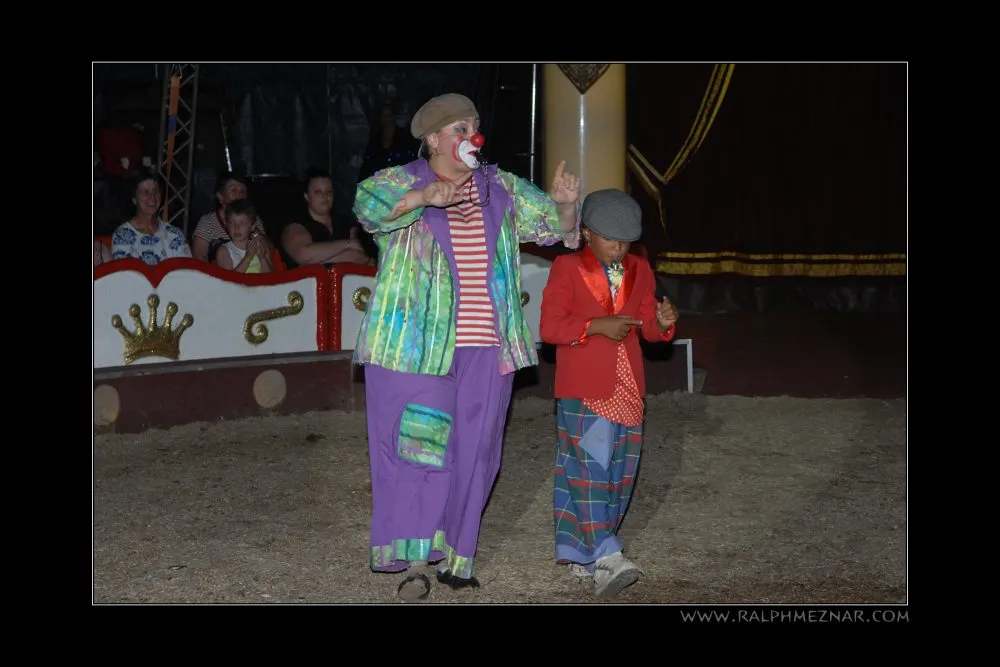 REMI AND TAMARA CLOWNING 1000x667